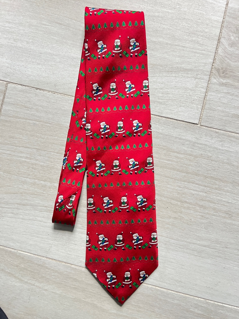 Holiday Traditions Silk Santa Christmas Tie Red Novelty Preppy Holiday Vintage